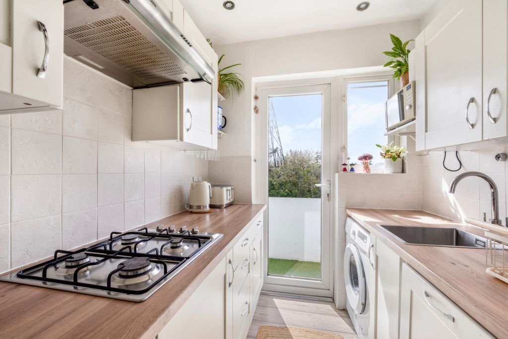 Property photo 3 of 12 Picture No. 11