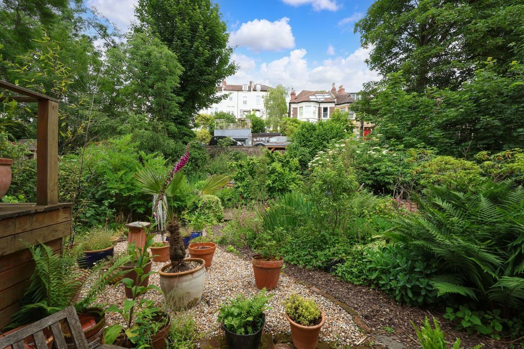 Property photo 2 of 28 Garden