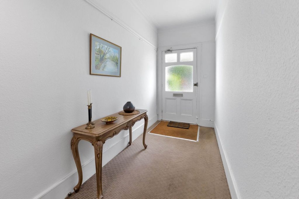 Property photo 2 of 39