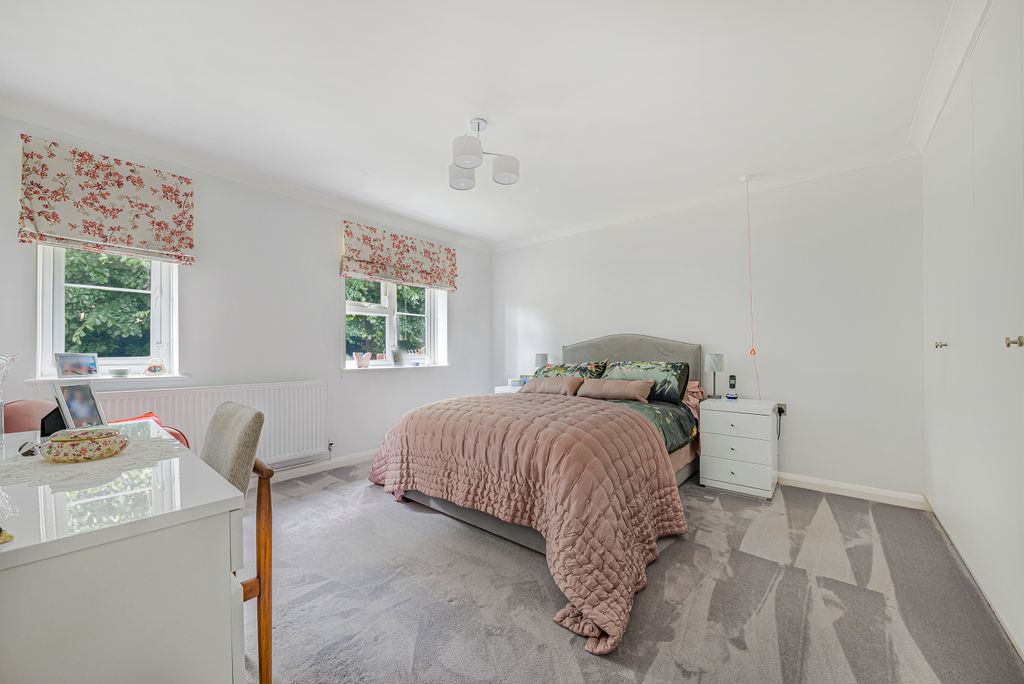 Property photo 1 of 17 Bedroom 1