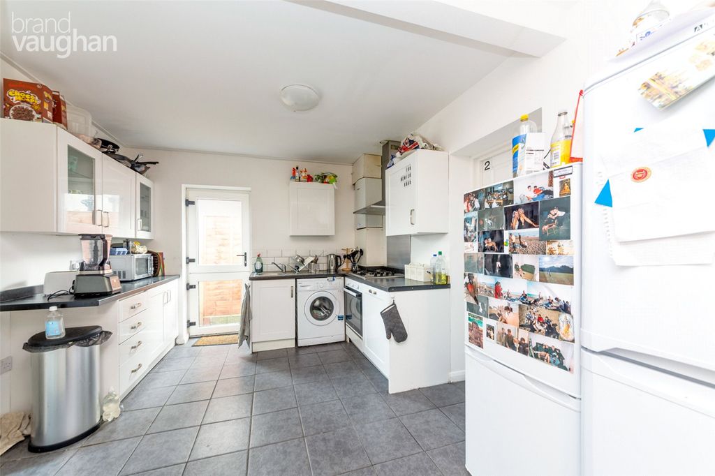 Property photo 2 of 12 Picture No. 15