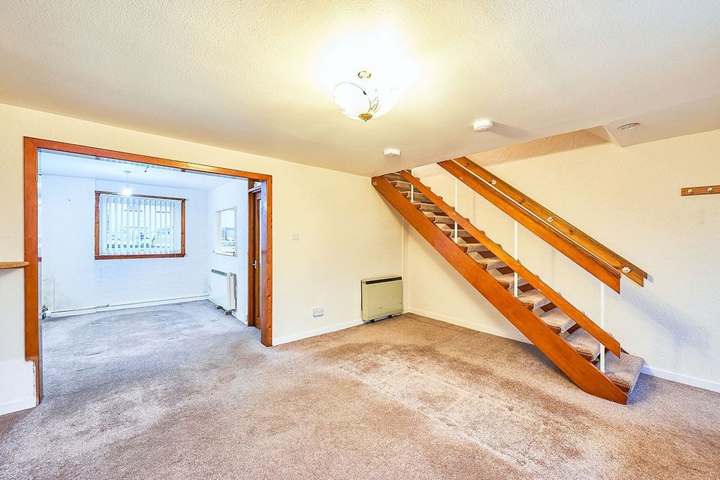 Property photo 2 of 7 Living/Dining Area