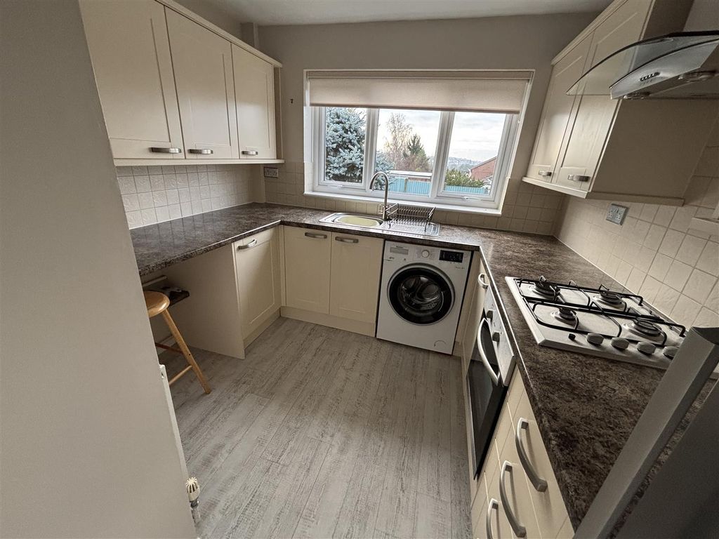 Property photo 3 of 10 Kitchen