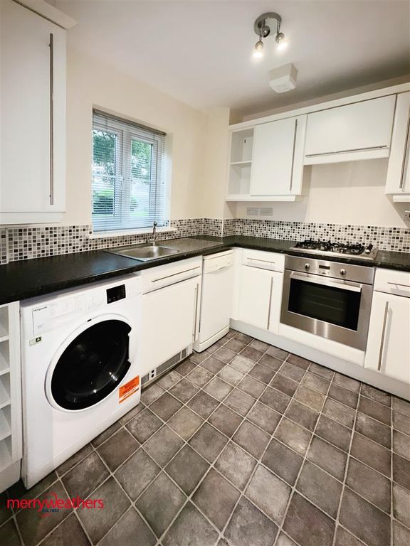 Property photo 2 of 10 Kitchen