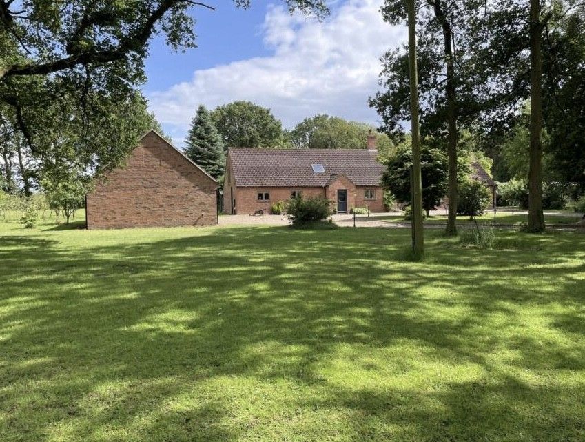 Property photo 2 of 45 6De97B0F-B284-41Bc-8Cf3-4494081A8517