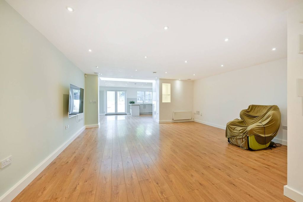 Property photo 2 of 16