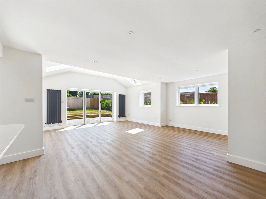 Property photo 3 of 15 Picture No. 02