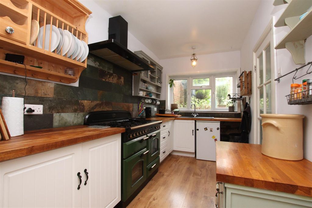 Property photo 3 of 12 Kitchen.Jpg