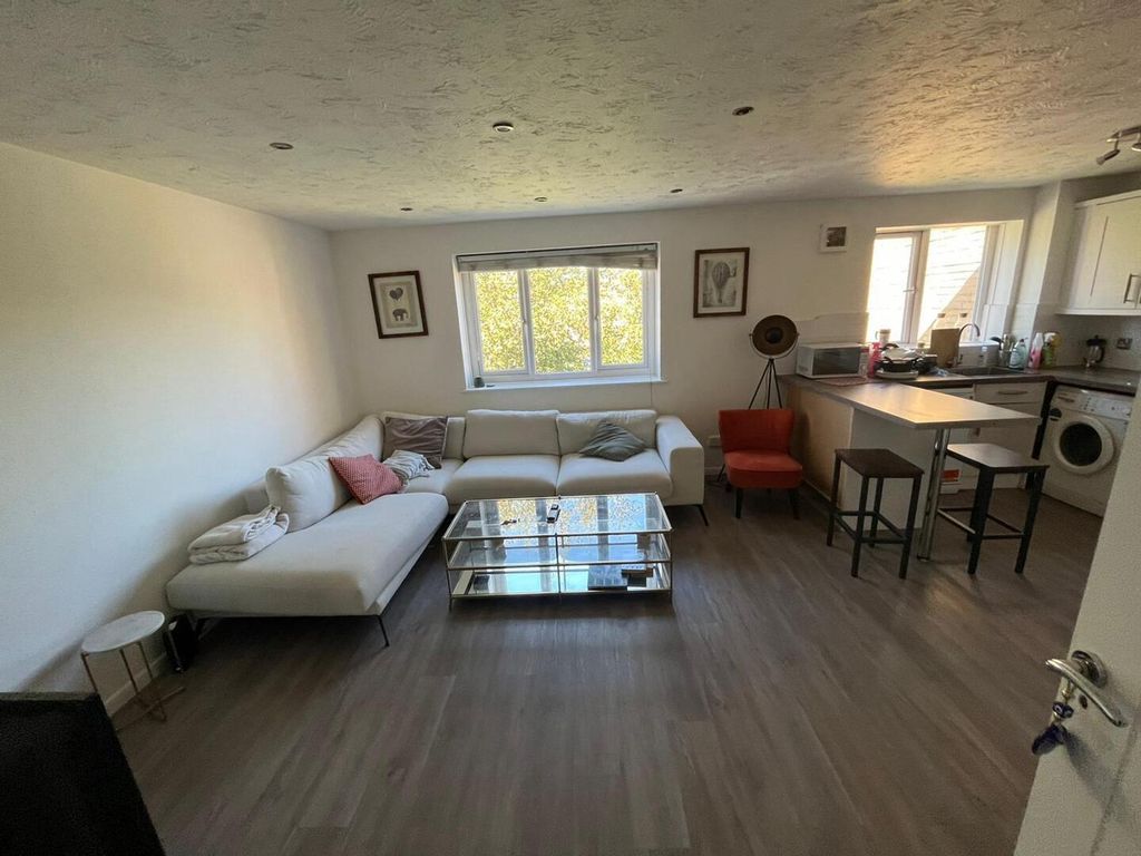 Property photo 2 of 7 Living Room