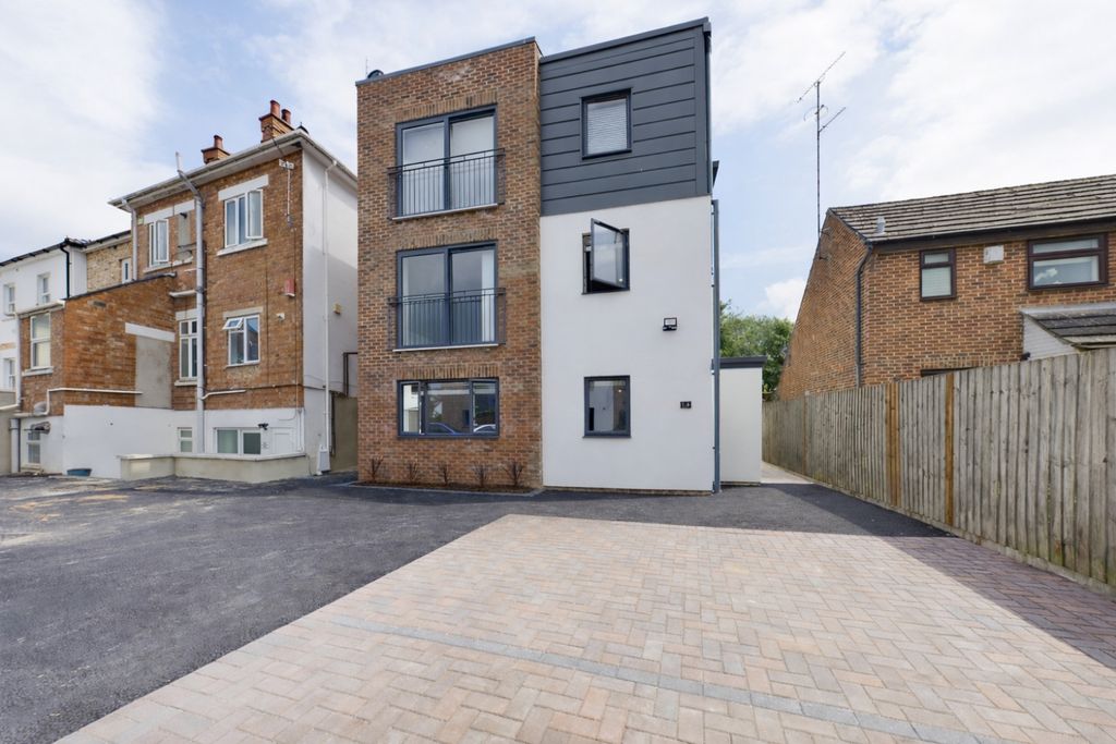 Property photo 1 of 5 Front