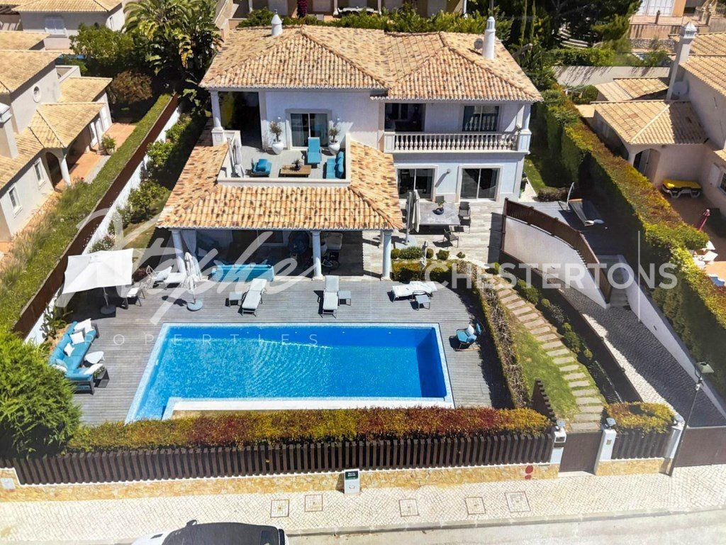 Property photo 1 of 36 Varandas Do Lago Fully Renovated 4 Bed Villa For Sale