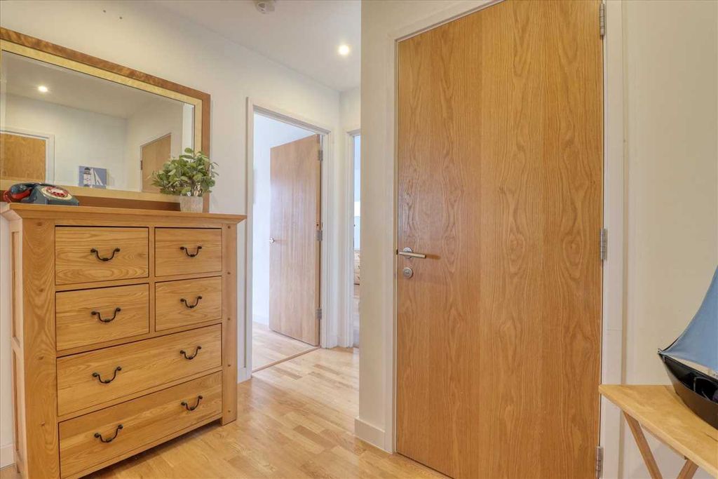 Property photo 3 of 14 Hall