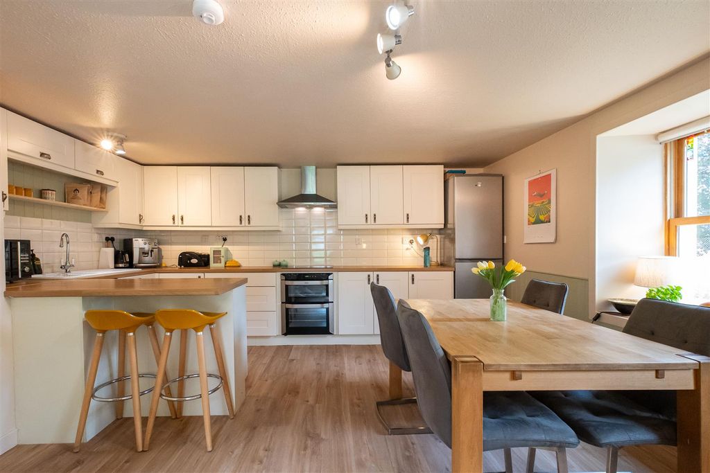 Property photo 3 of 14 6 New Kitchen Photo.Jpg