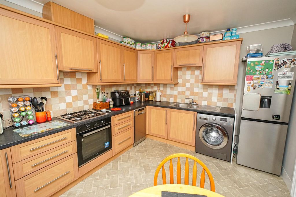 Property photo 3 of 15