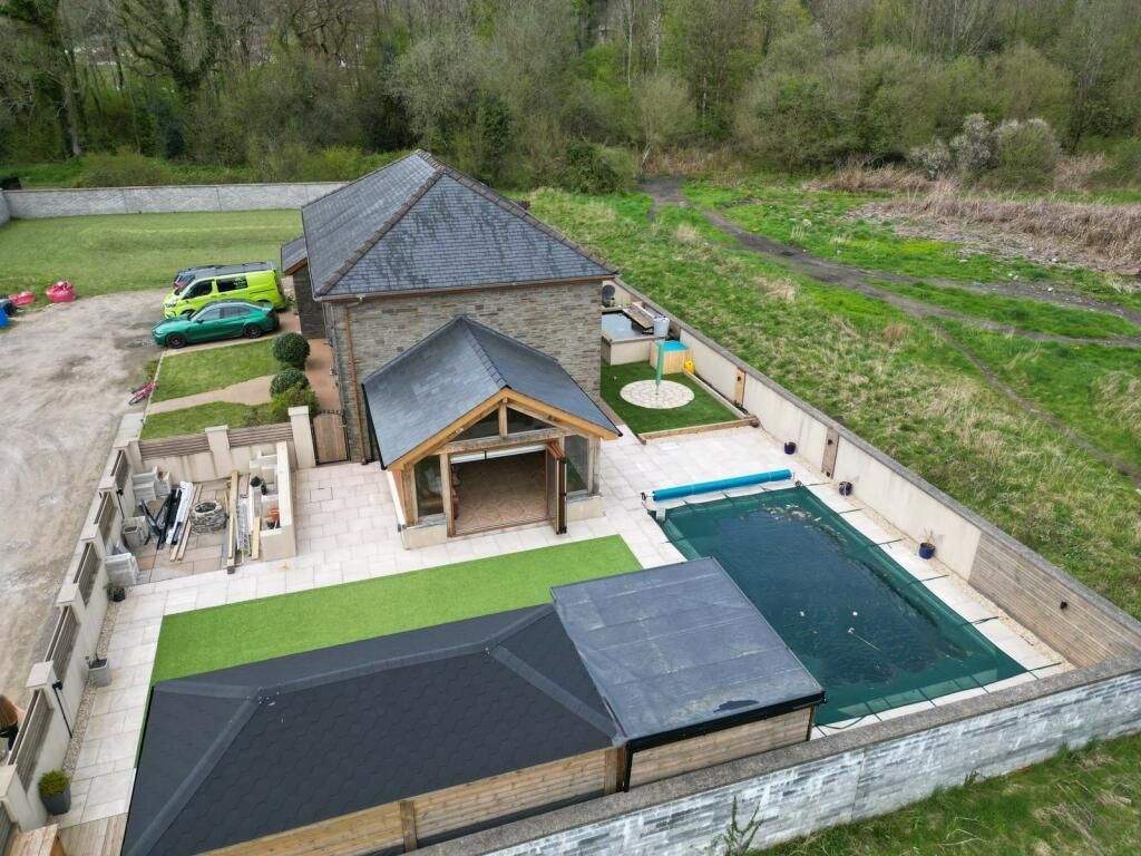 Property photo 2 of 35