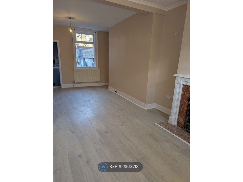 Property photo 3 of 19 Lounge/ Diner