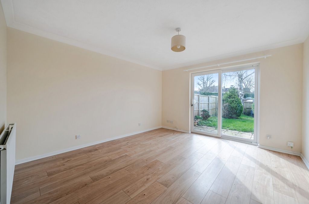 Property photo 2 of 11 1425258-4-69Affec...