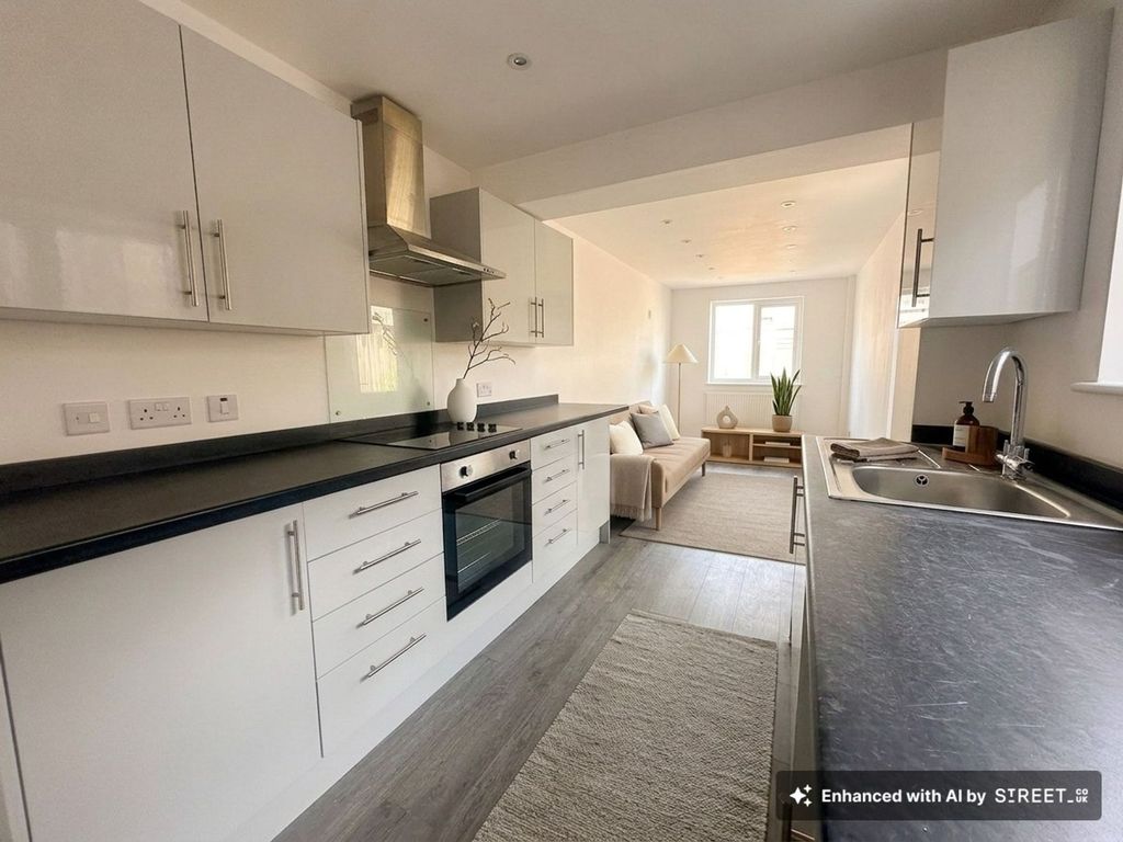 Property photo 1 of 18 Kitchen (Furniture Ai)