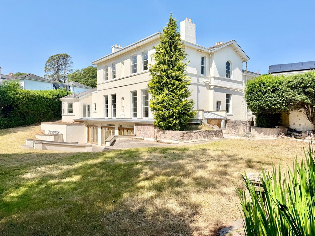 Property photo 1 of 29