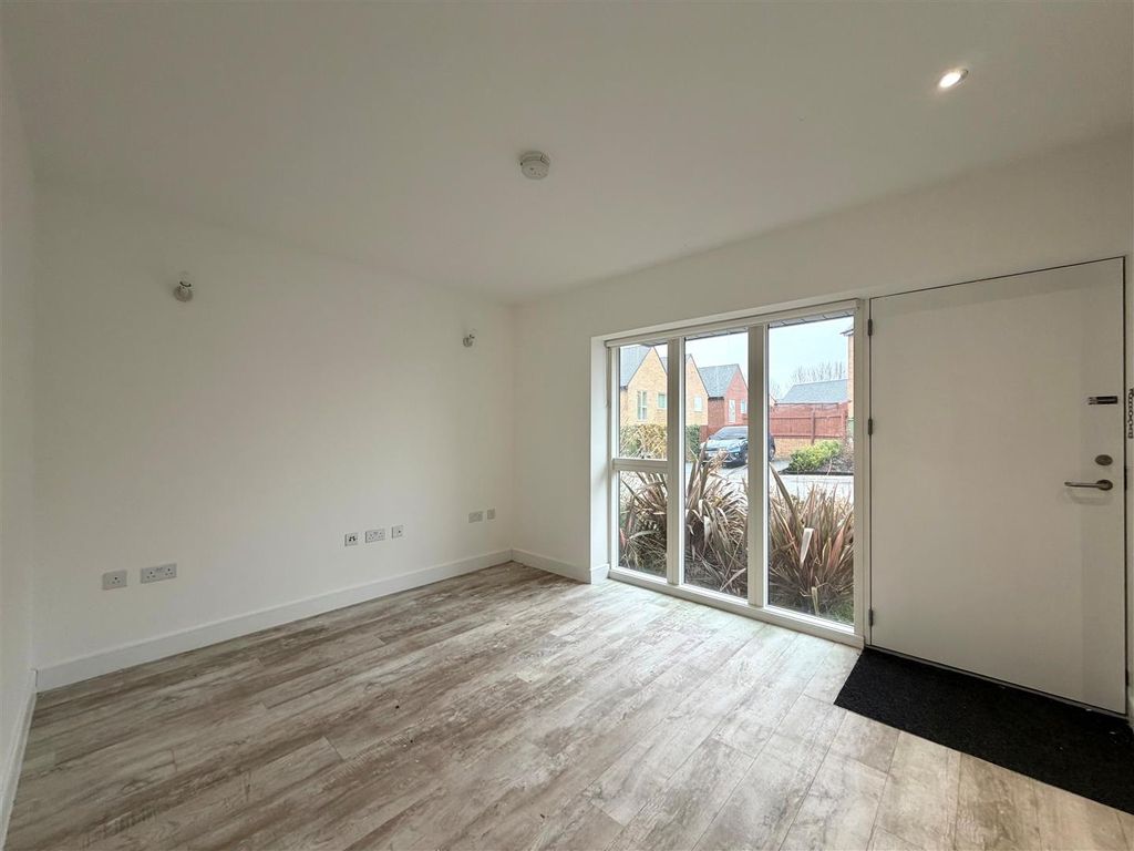 Property photo 2 of 13 Lounge