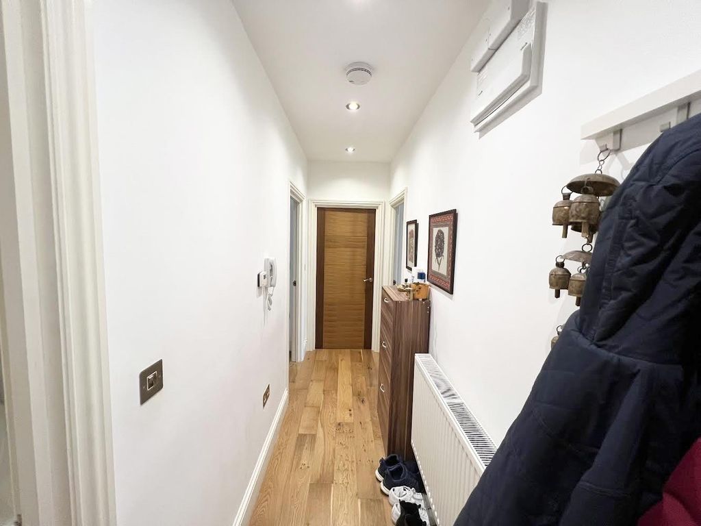 Property photo 2 of 13 Hallway