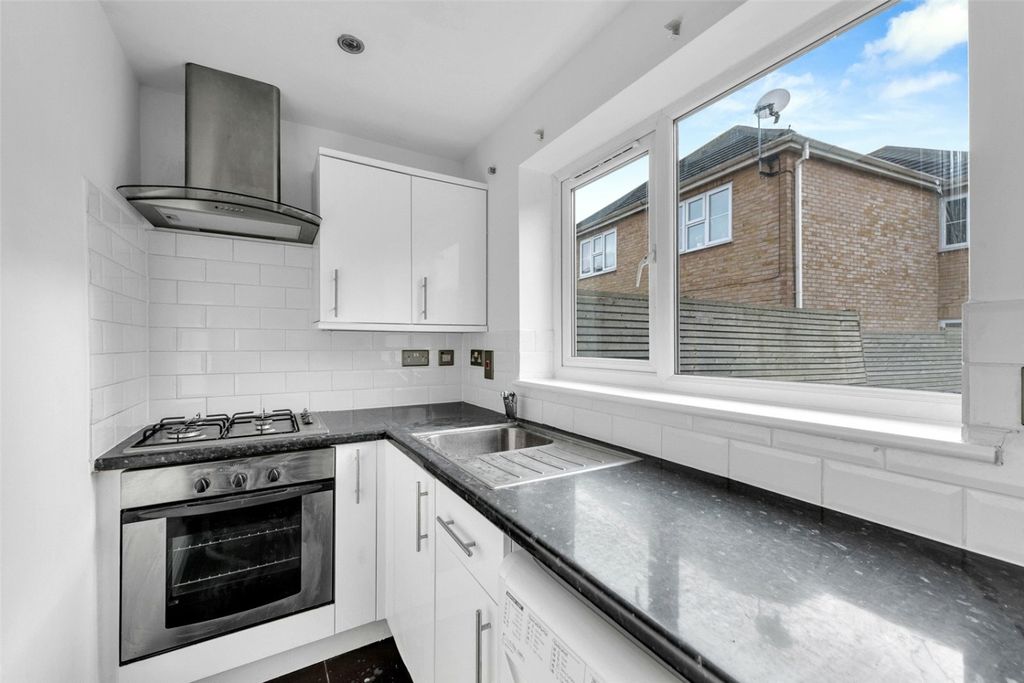 Property photo 3 of 10 Bel170058_21.ce26...