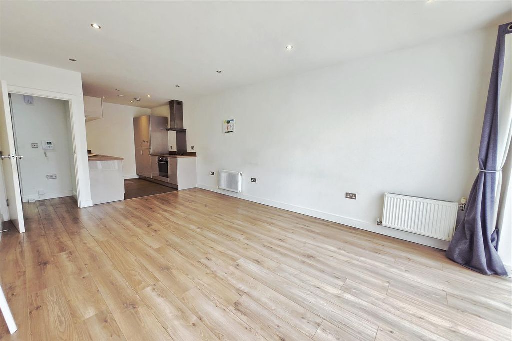 Property photo 2 of 10 Living / Dining Room (Pic 2)