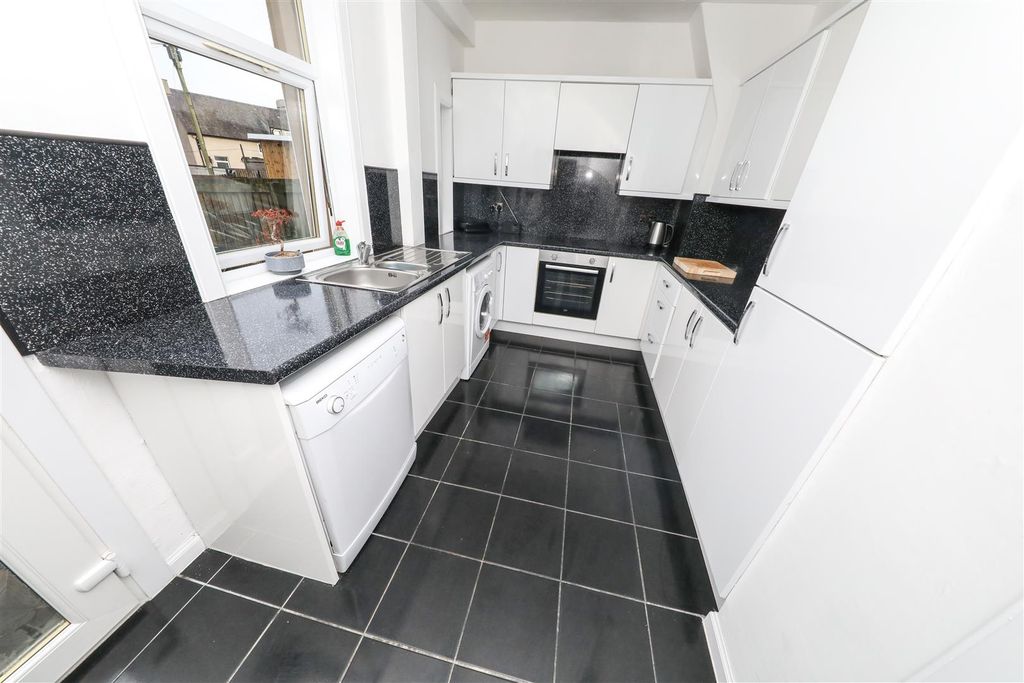 Property photo 3 of 17 C