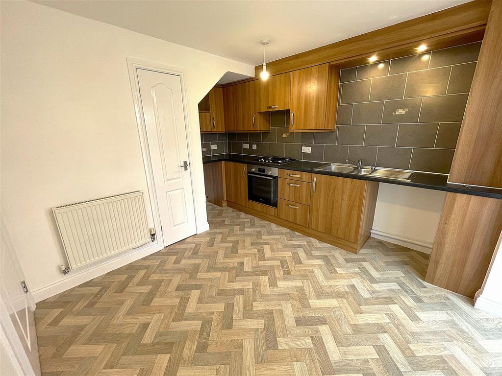 Property photo 2 of 29 Kitchen