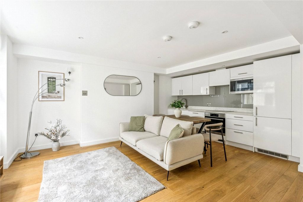 Property photo 2 of 8 Picture No. 12