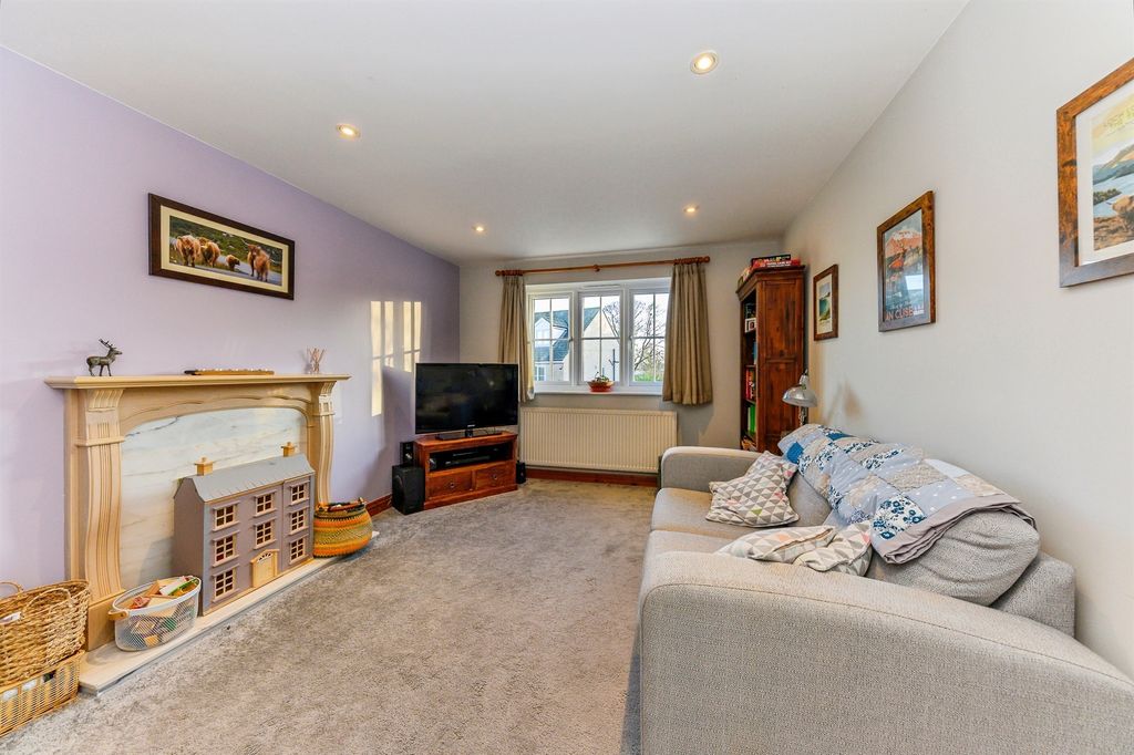 Property photo 2 of 13