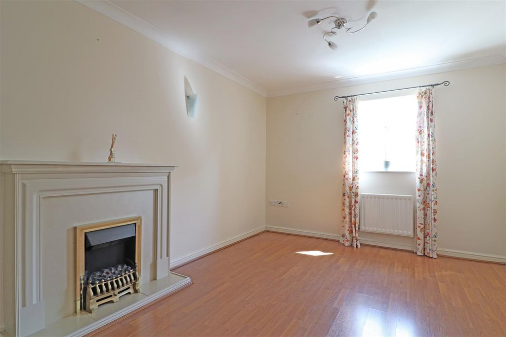 Property photo 2 of 20