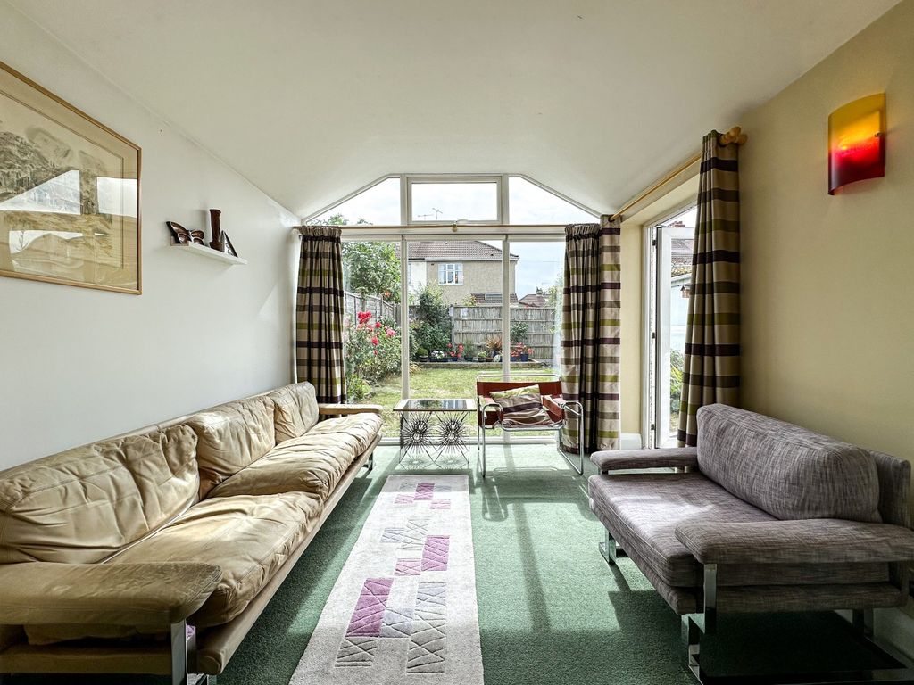 Property photo 3 of 27 4470985