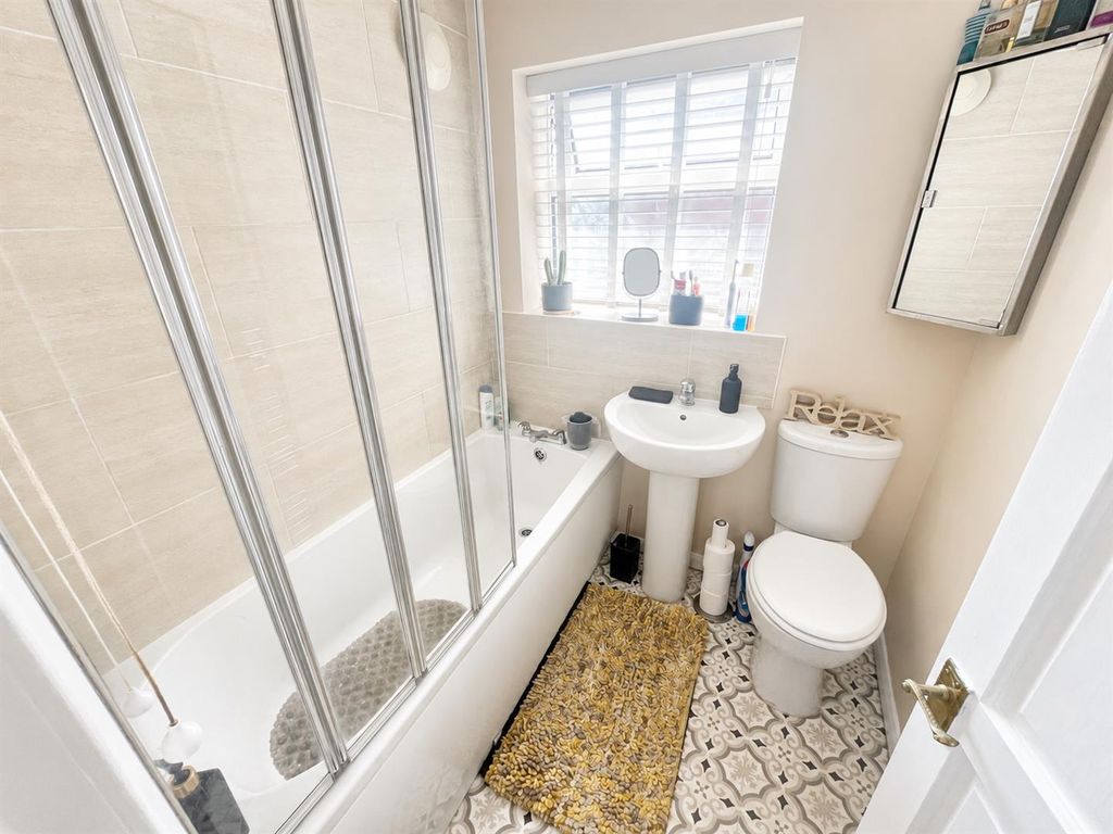 Property photo 3 of 4 Bathroom