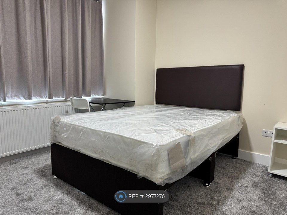 Property photo 2 of 4 Bedroom 1 - Double Bed (Single Occupancy)