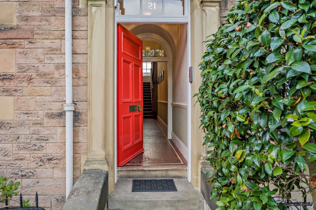 Property photo 3 of 32 Private Main Door
