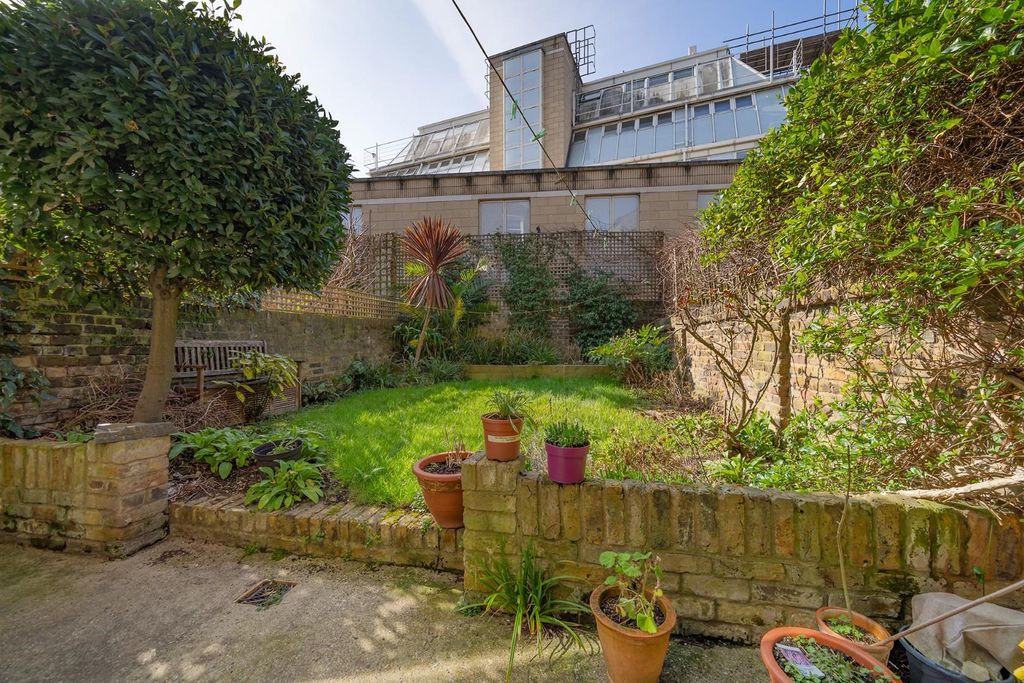 Property photo 3 of 9 Garden.Jpg
