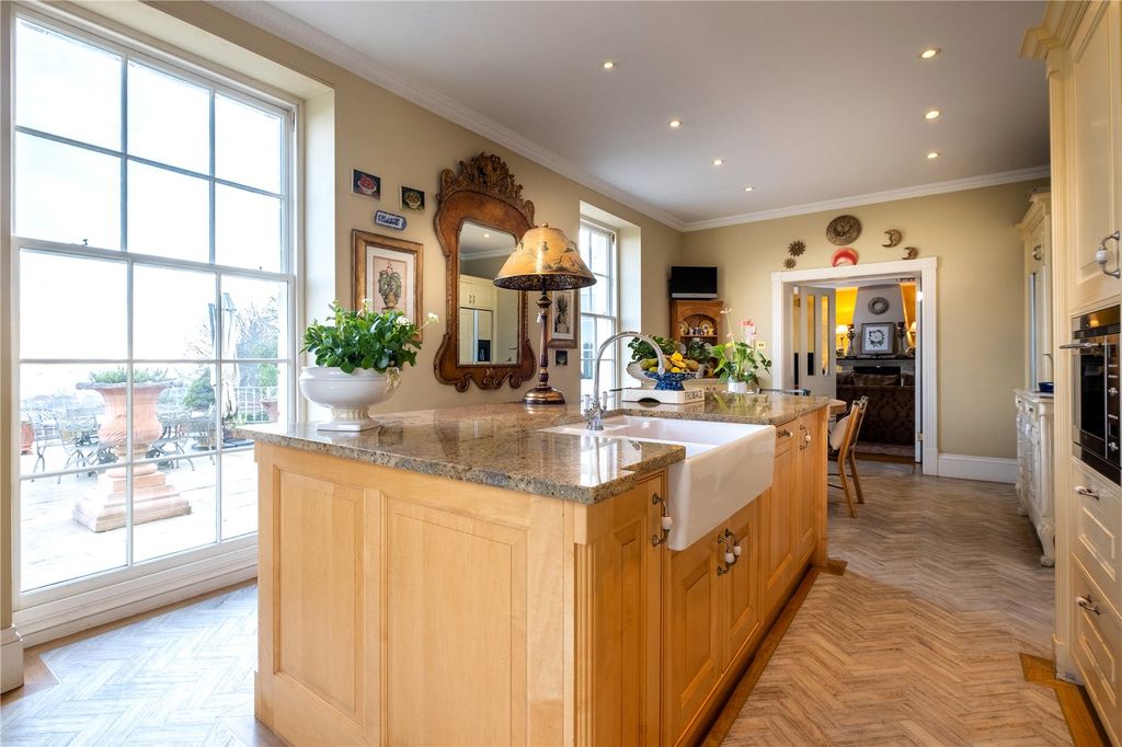 Property photo 2 of 11 Kitchen