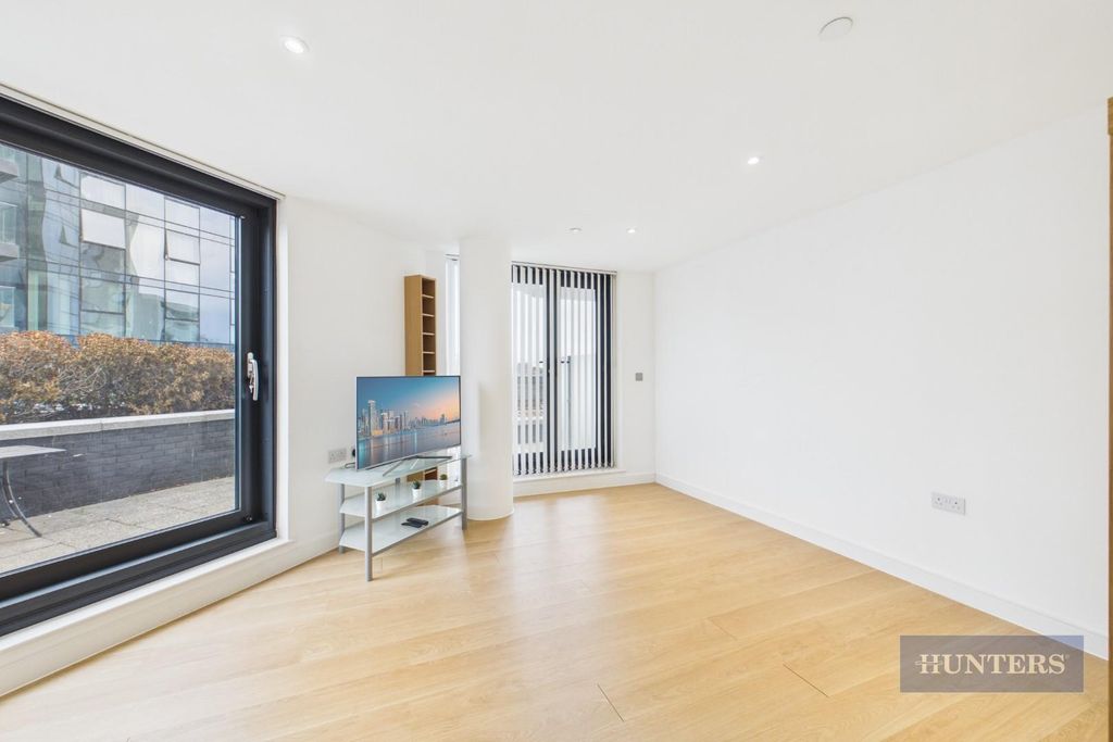 Property photo 3 of 14 Cam05152G0-Pr0562-Still005.Jpg