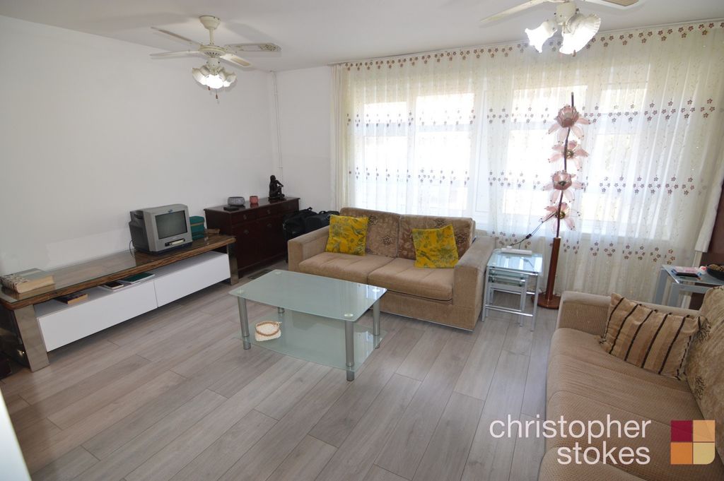 Property photo 3 of 7 4535383