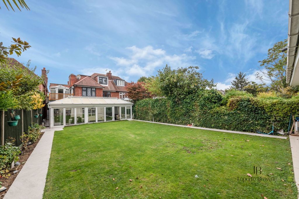 Property photo 3 of 46