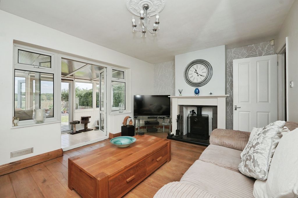 Property photo 2 of 24 Lounge