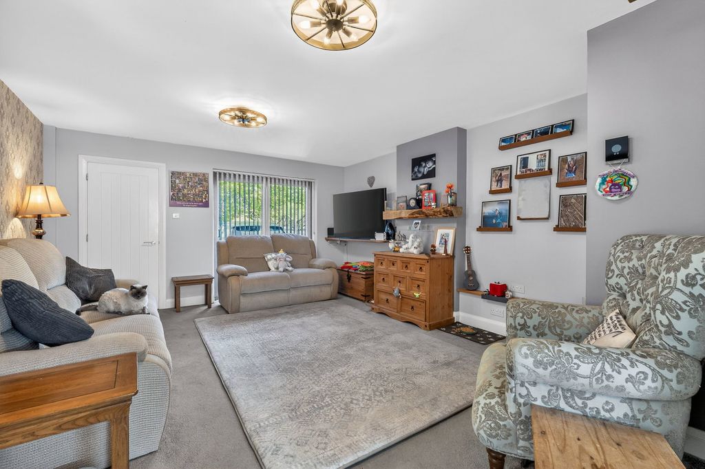 Property photo 3 of 33