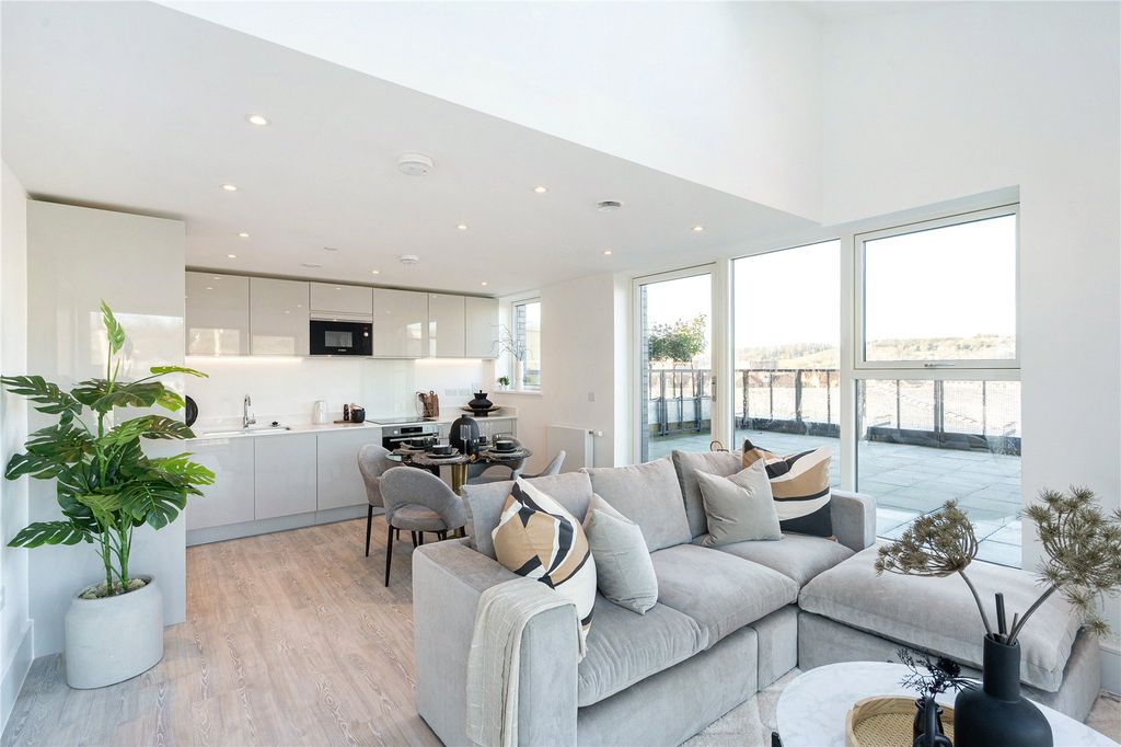 Property photo 2 of 14 C.04.07 Mcarthur's