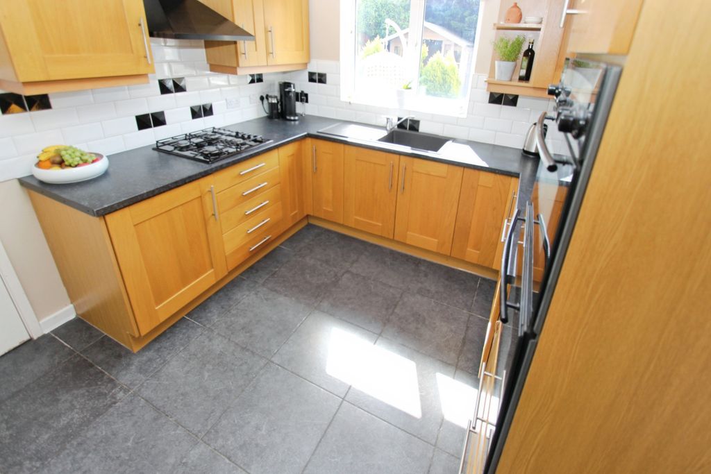 Property photo 2 of 27