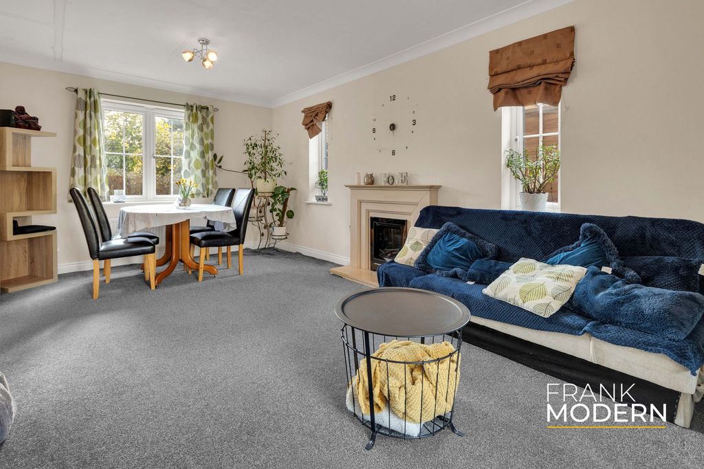 Property photo 2 of 43 Living Room