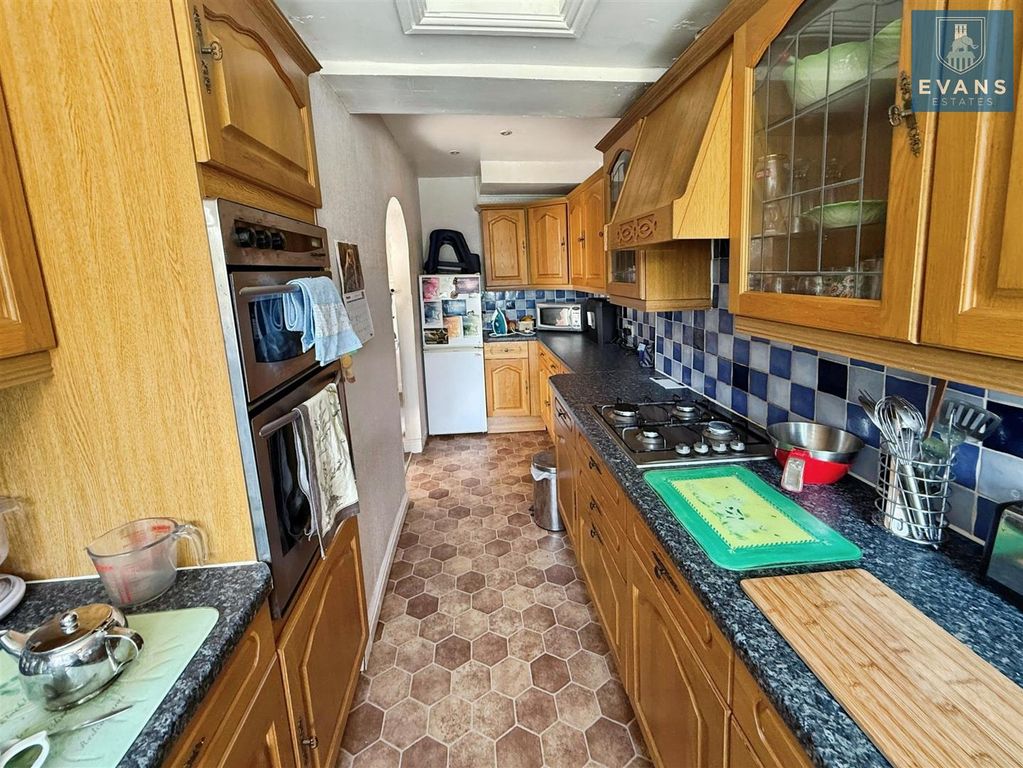 Property photo 3 of 13 Kitchen