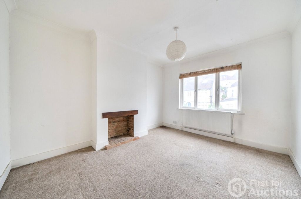 Property photo 3 of 8 Picture No. 24
