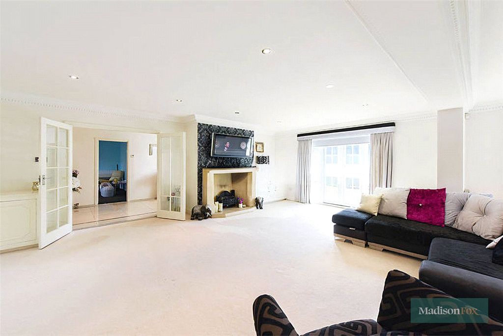 Additional image 6 of 5 bed property to rentTomswood Road, Chigwell, Essex IG7