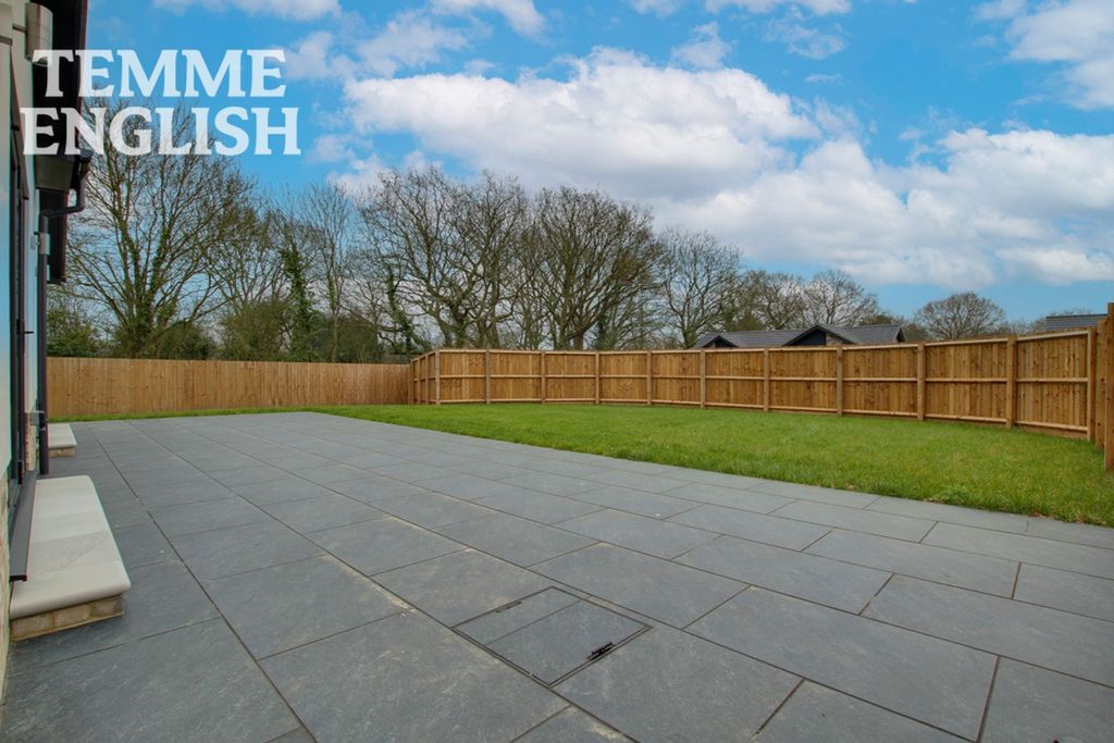 Property photo 2 of 27